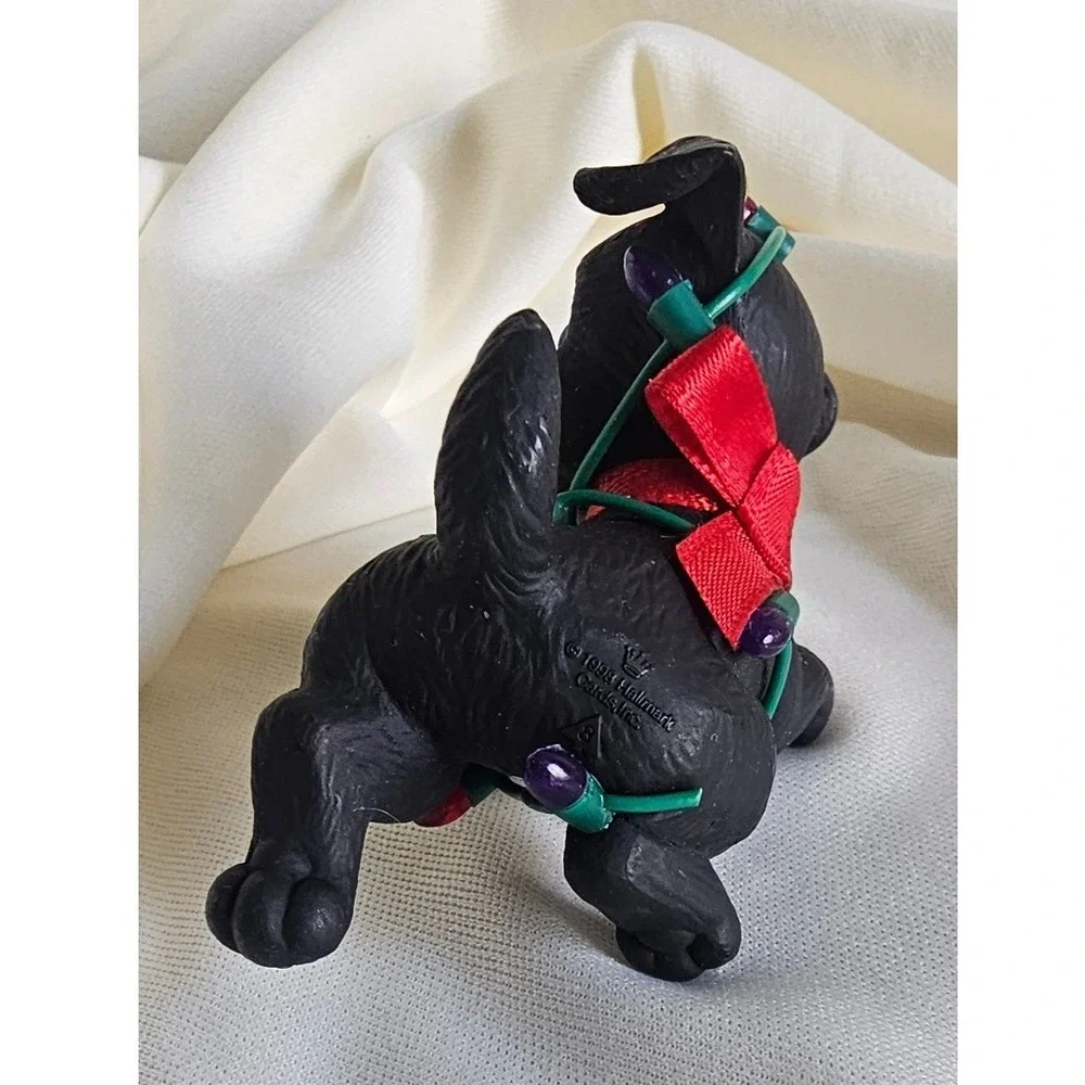 VTG 1998 Hallmark Keepsake Black Puppy Dog with Christmas Lights Ornament